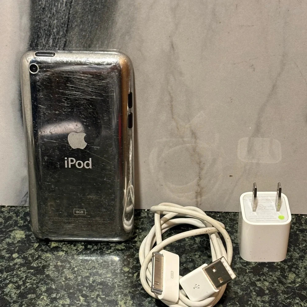 Apple iPod Classic - Silver Metallic Back